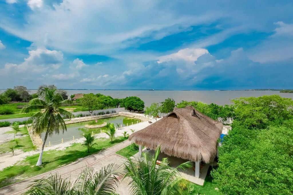 Tierra Bomba Isla Berakhah *