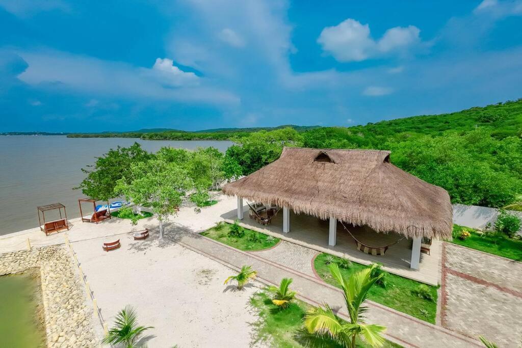 Tierra Bomba Isla Berakhah *